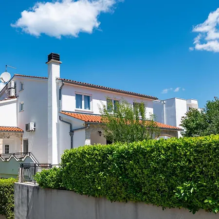 With Parking Space Stinjan, - 23546 Appartement