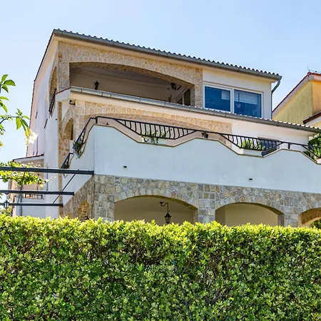 With Parking Space Stinjan, - 23546 Appartement