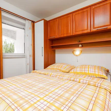 With Parking Space Stinjan, - 23546 Apartman