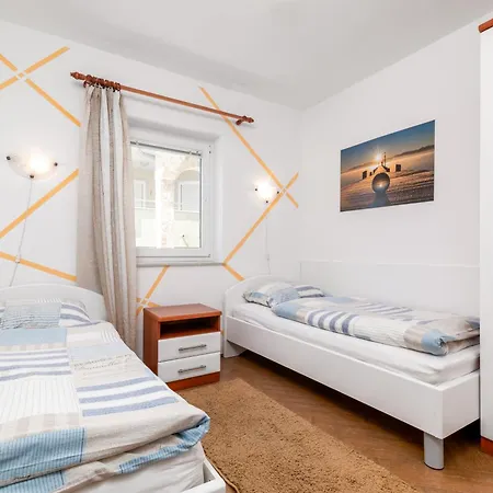 With Parking Space Stinjan, - 23546 Apartman