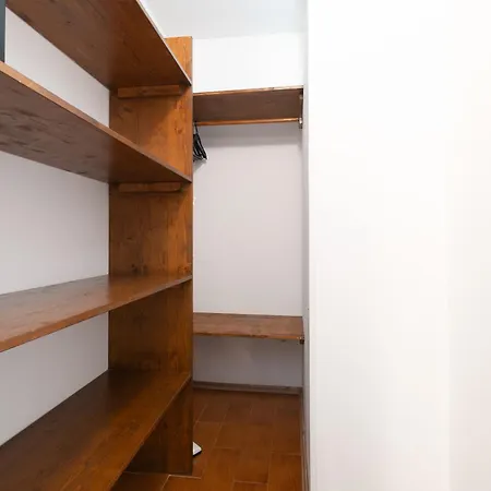 Apartman With Parking Space Stinjan, - 23546