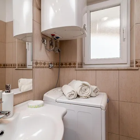With Parking Space Stinjan, - 23546 * Pula