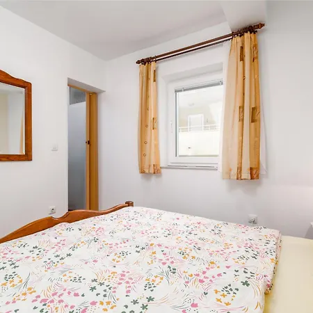 With Parking Space Stinjan, - 23546 Apartman