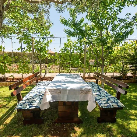 Apartman With Parking Space Stinjan, - 23546 *