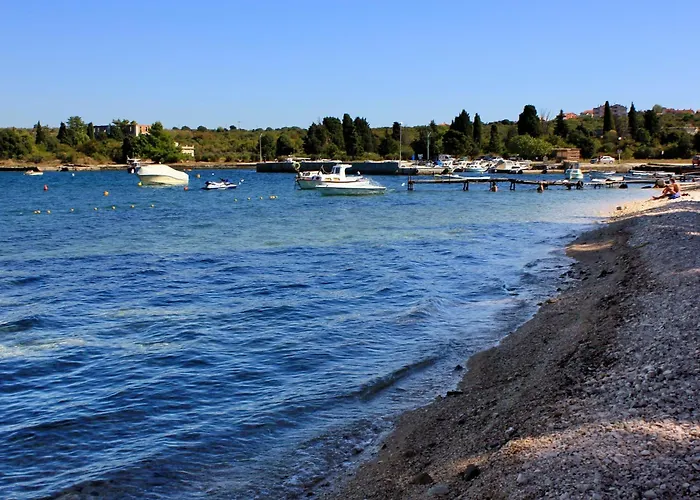 With Parking Space Stinjan, - 23546 Appartement Pula