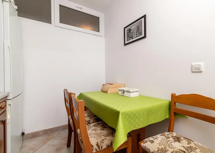 With Parking Space Stinjan, - 23546 Pula