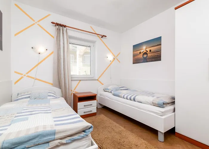 With Parking Space Stinjan, - 23546 Appartement