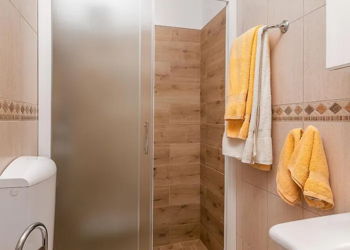 With Parking Space Stinjan, - 23546 Appartement Pula