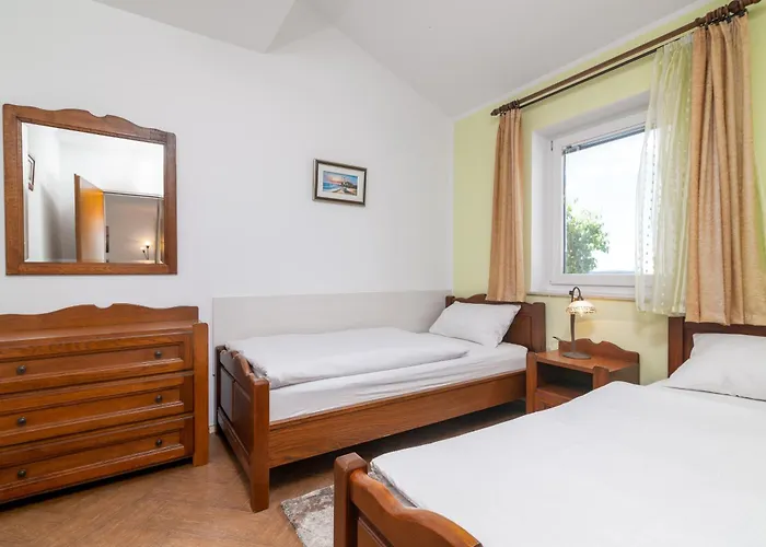 With Parking Space Stinjan, - 23546 Appartement