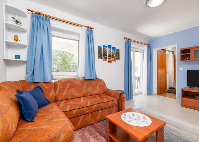 With Parking Space Stinjan, - 23546 Appartement Pula