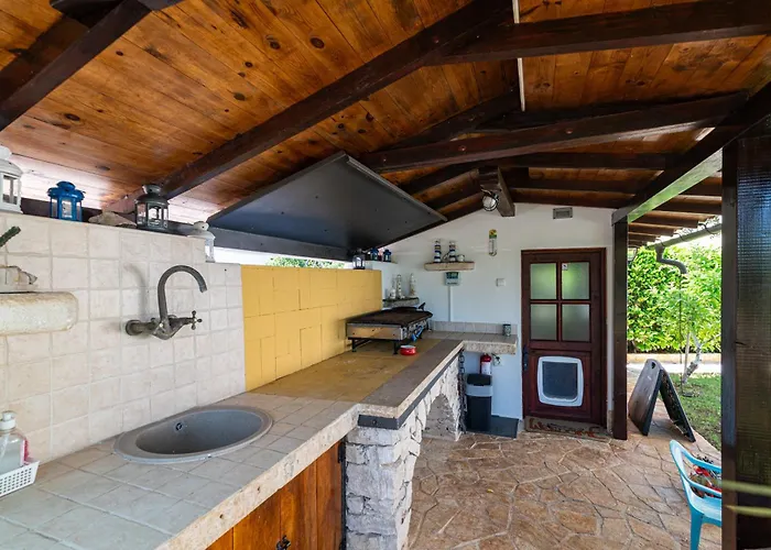 Appartement With Parking Space Stinjan, - 23546 Pula