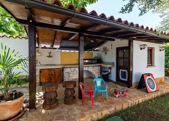 With Parking Space Stinjan, - 23546 Pula